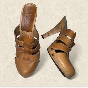 Michael Kors made in Italy, tan Brown Leather Mules wooden sole silver grommets